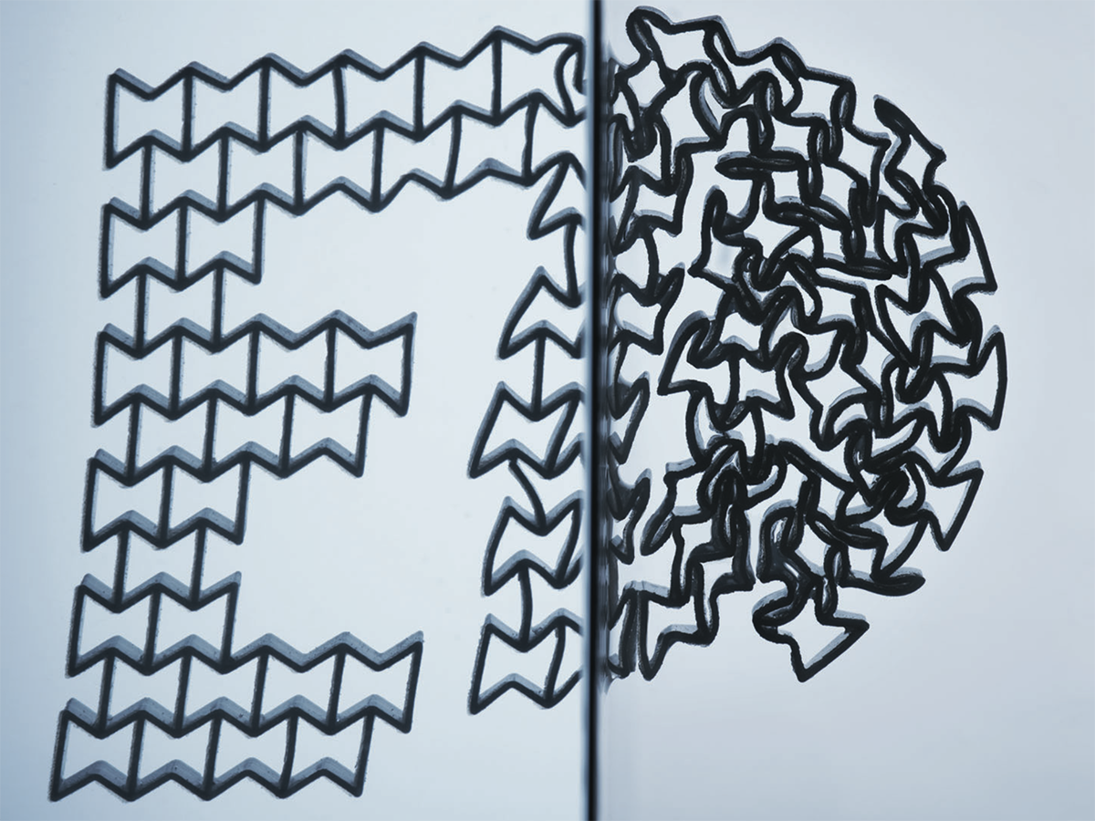 A 3D-printed lattice that changes topology and shape when heated